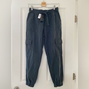 Banana Republic Women’s Cargo Utility Jogger Pants, XS, New with Tags, L…